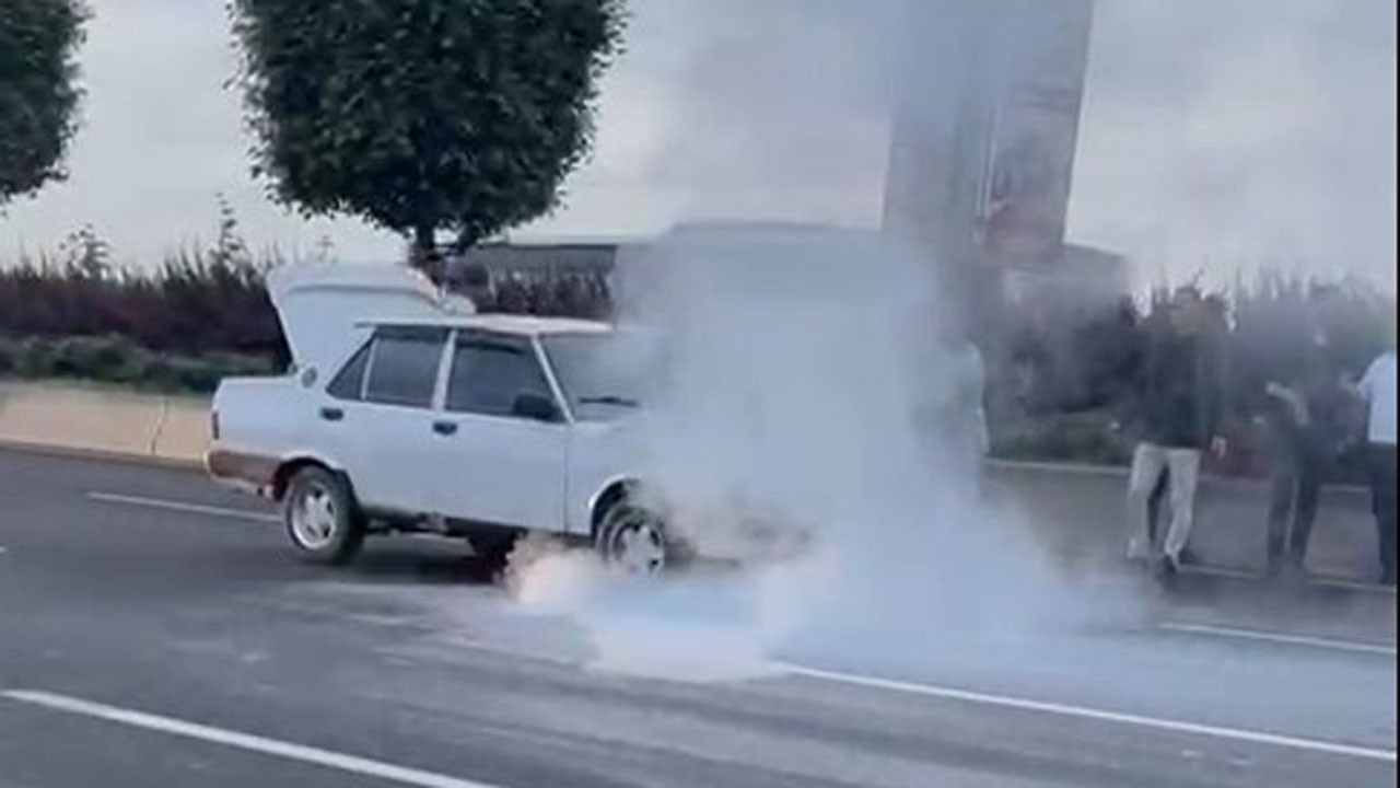 Yenimahalle'de Anadolu Bulvarı'nda seyir halindeki araç yandı