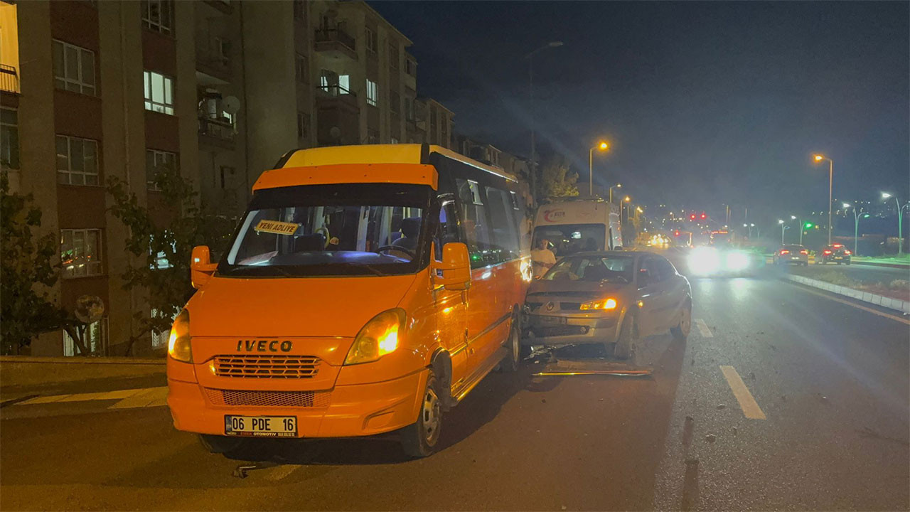 Polatlı’da dolmuşa arkadan çarpan otomobil sürücüsü yaralandı!