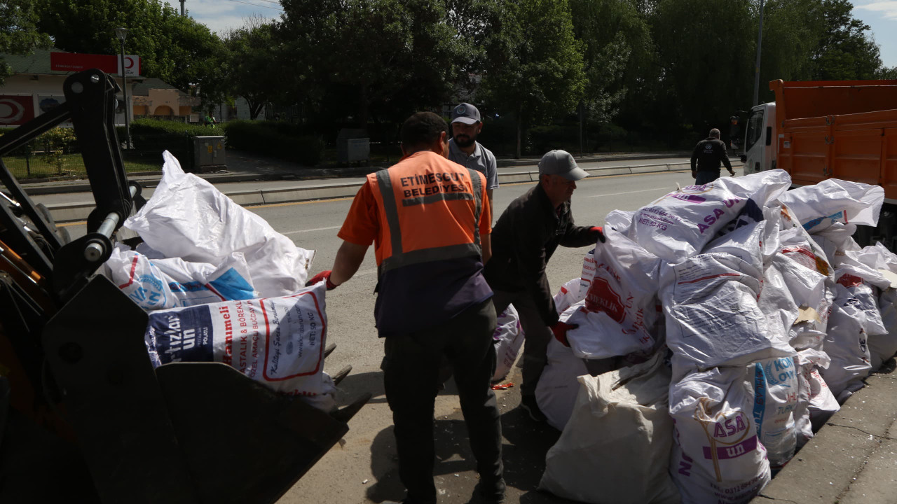 Etimesgut Belediyesinden bayram öncesi temizlik seferberliği