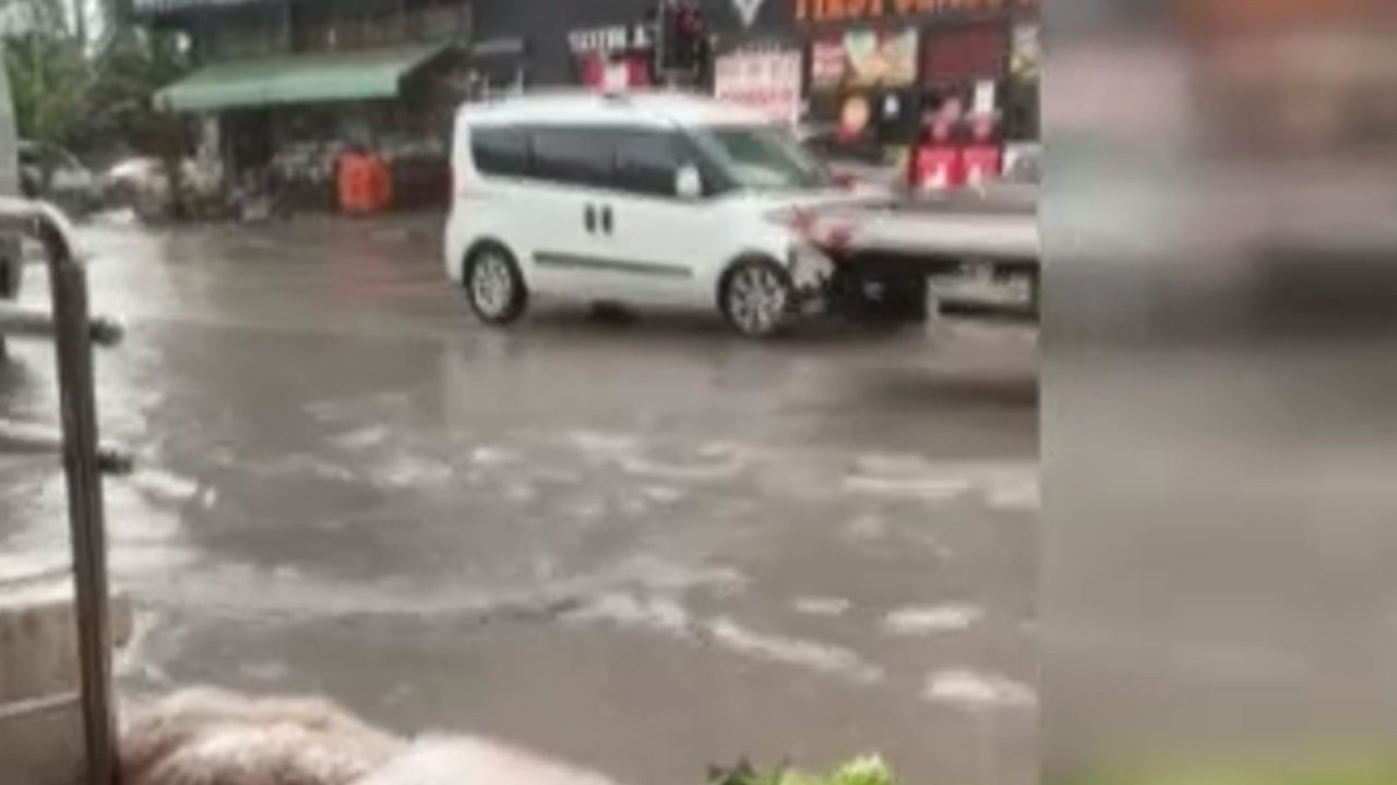 Ankara’da aniden bastıran sağanak yağış hayatı olumsuz etkiledi