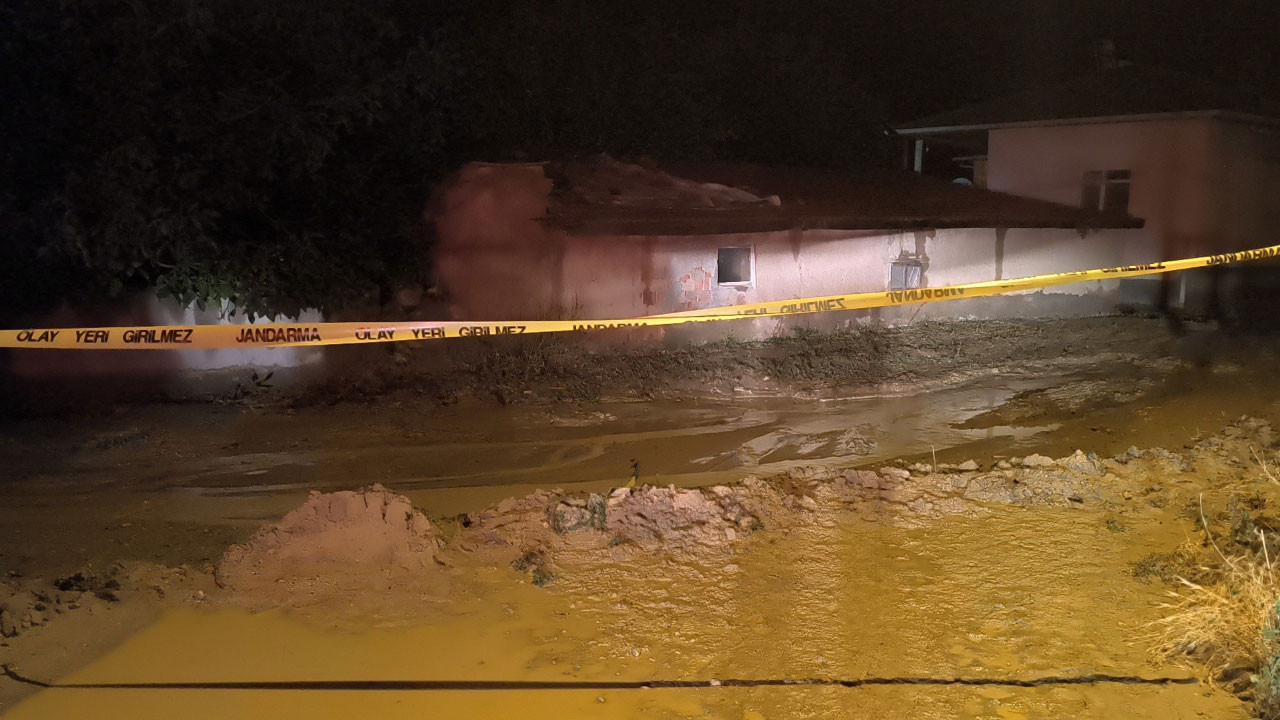 Kırşehir'in Toklümen köyündeki sel nedeniyle 3 ev tahliye edildi