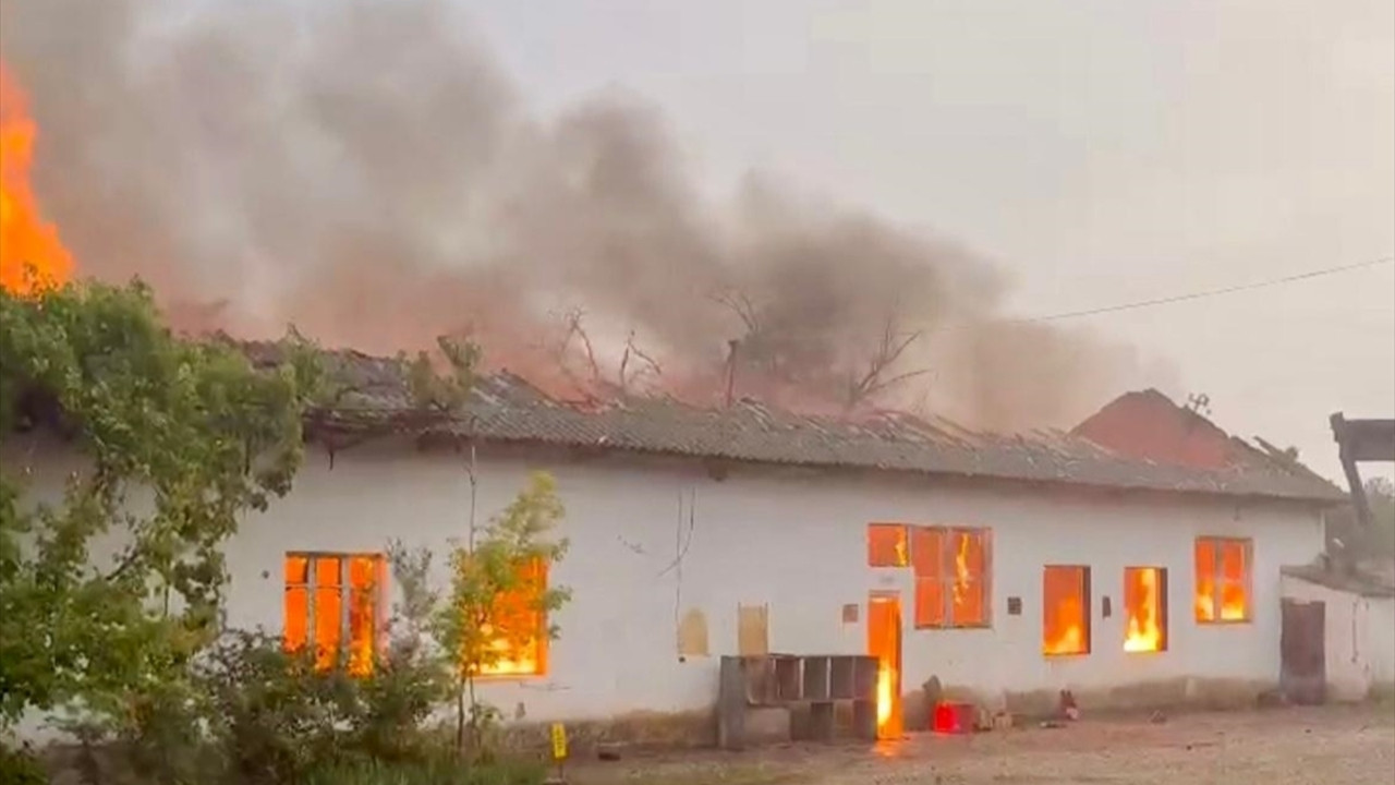 Kırşehir'de Elektrik Üretim AŞ'ye ait depodaki yangın söndürüldü