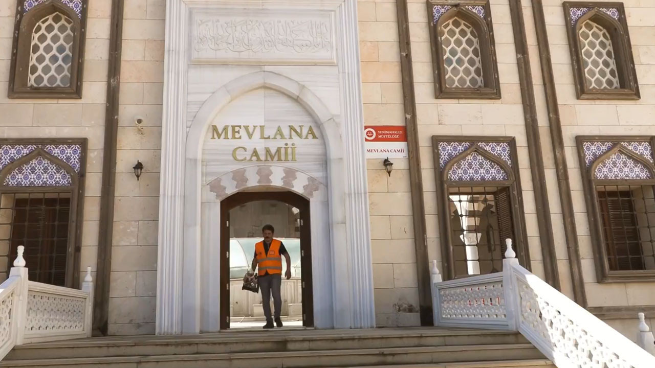 Yenimahalle'de camiler bayrama hazır