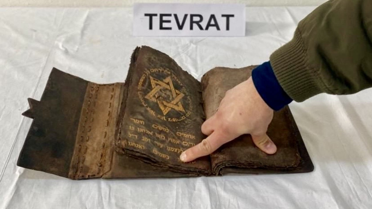 Kırşehir'de 700 yıllık Tevrat ele geçirildi