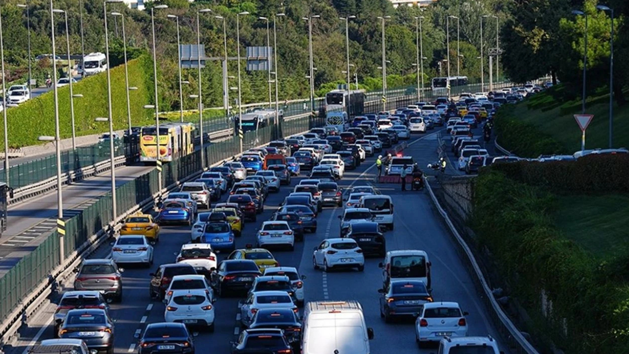 Kurban Bayramı'nda Ankara'da trafik alarmı! Ağır araçlara sınırlama, 21 bin polis görevde