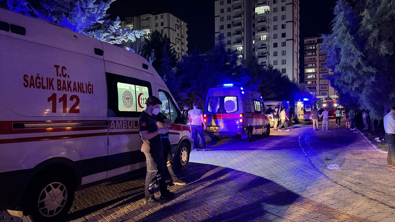 Diyarbakır’da 13 katlı binada yangın: 4 kişi hayatını kaybetti, 14 kişi yaralandı