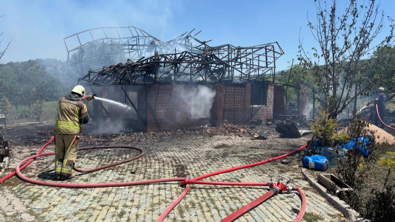 Nallıhan'da ev yangını: Can kaybı yok, ev kullanılamaz hale geldi