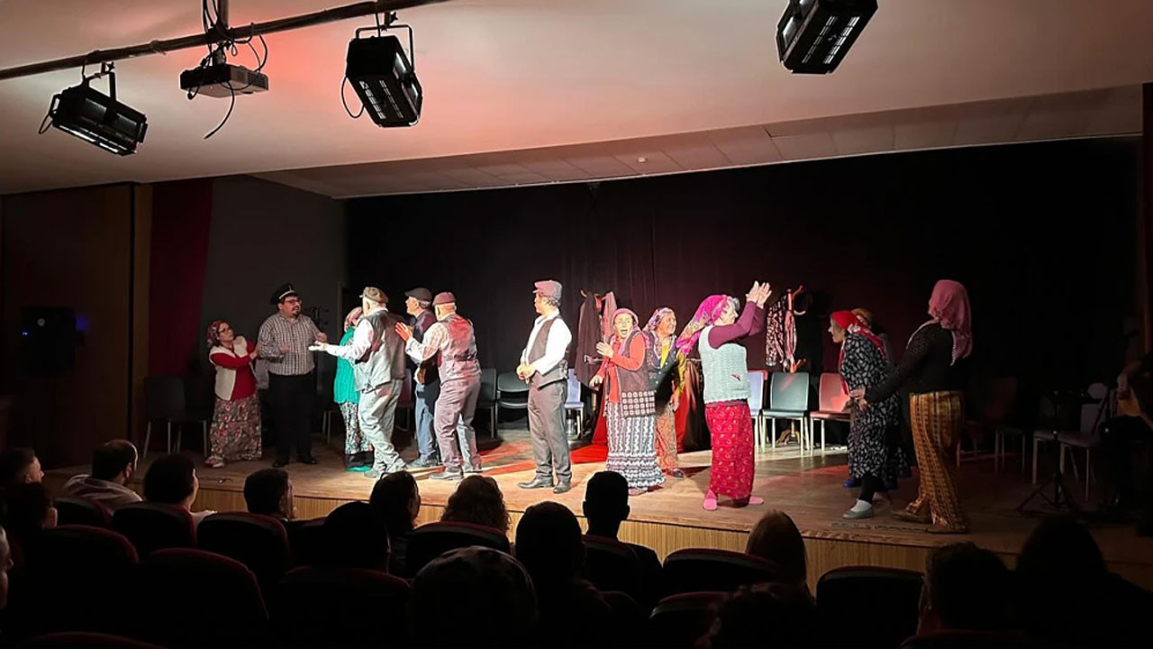 Mamak’ta tiyatro keyfi: “Düğün ya da Davul” ücretsiz sahnelenecek