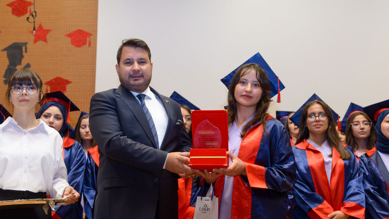 Kahramankazan’da mezuniyet coşkusu ve Babalar Günü sevinci bir arada