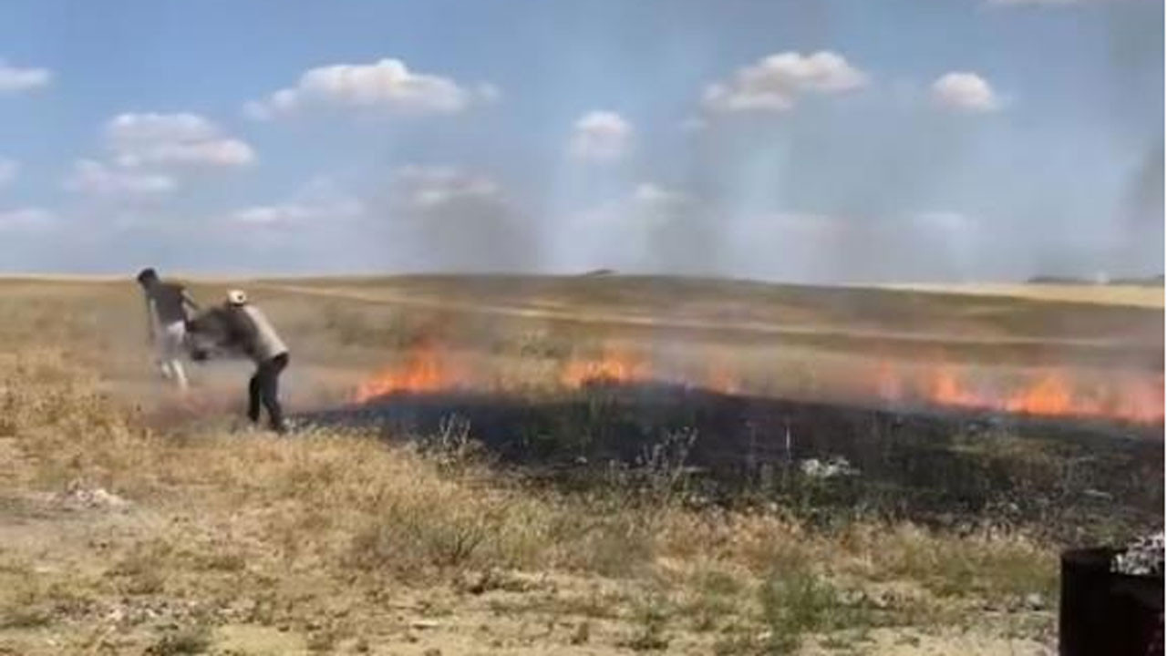 Polatlı’da tarlada yangın paniği! Yangın ekiplerin müdahalesiyle kontrol altına alındı
