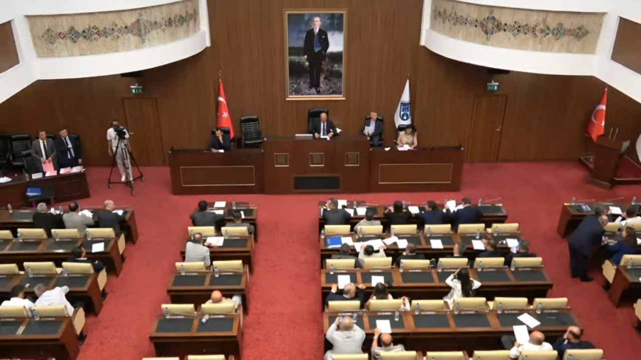 AK Parti Grup Başkanvekili Yalçın Mansur Yavaş'ı eleştirdi: Sadece 7 kilometrelik metronun temelini atmakla yetindi!