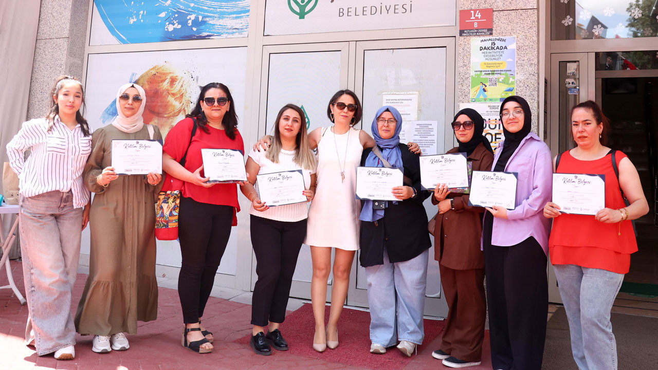 Cebeci Çankaya Evi’nde mezuniyet heyecanı: 180 kursiyer belge aldı