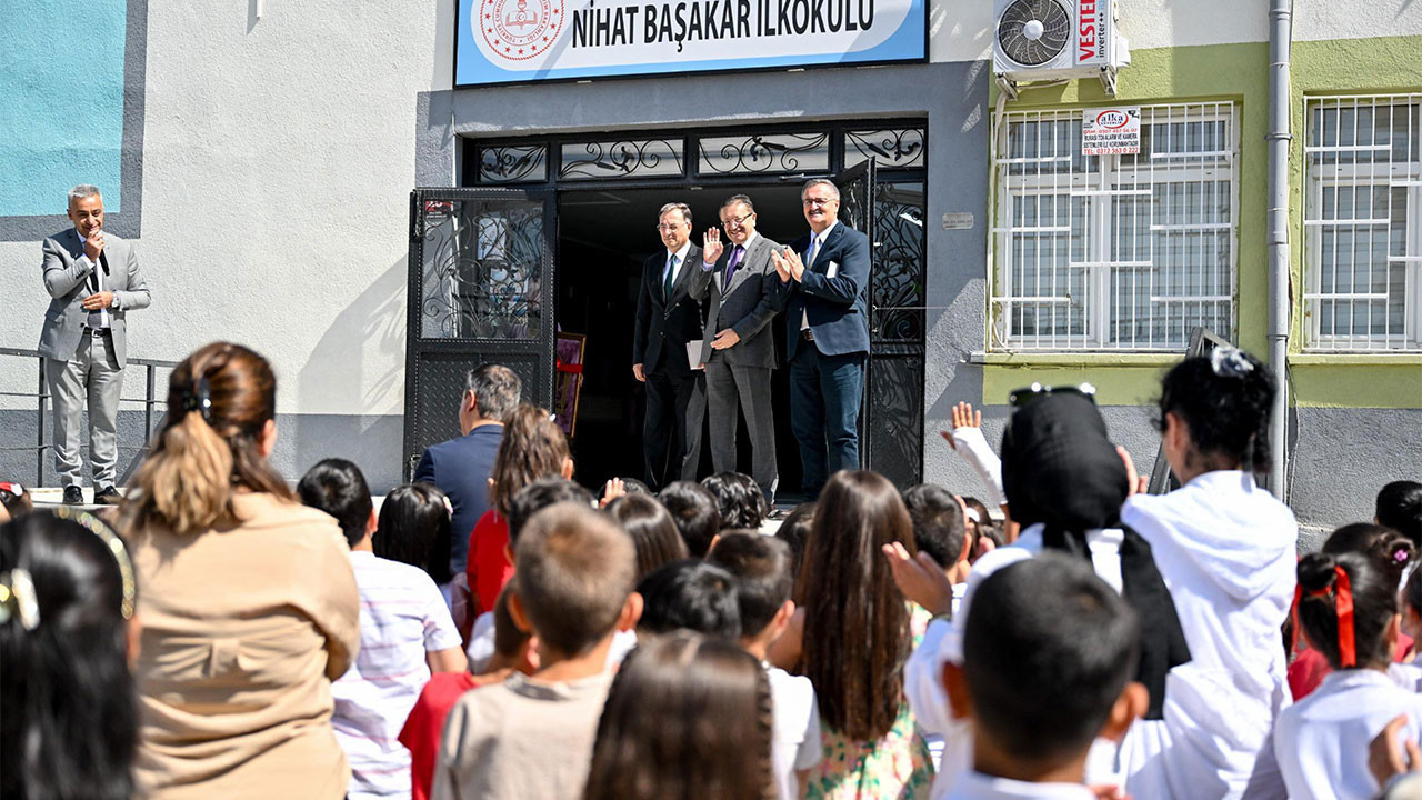 Başkan Tiryaki’den minik öğrencilere karne sürprizi