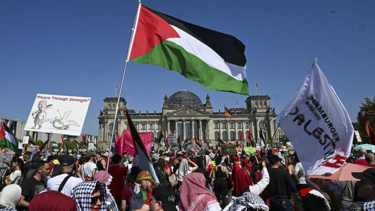 Berlin’de büyük Gazze protestosu: “Soykırıma ortak olmayın” çağrısı