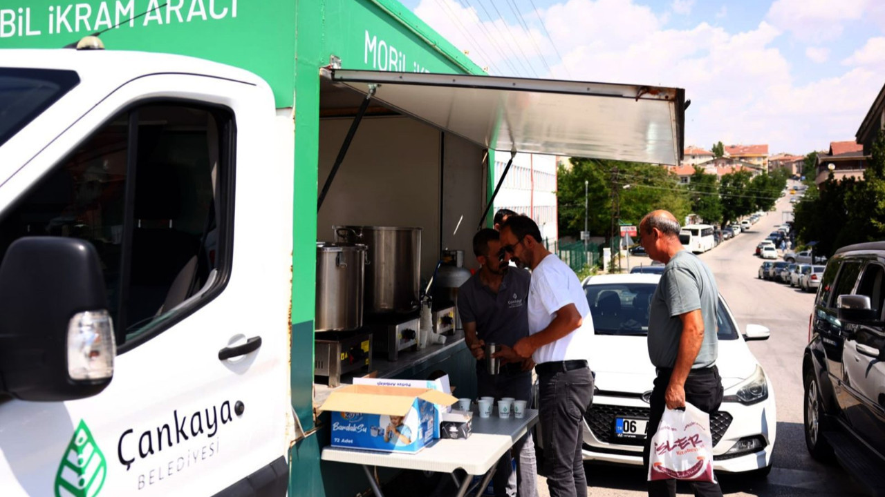 Çankaya Belediyesinden YKS günü öğrencilere ve ailelerine mobil ikram desteği