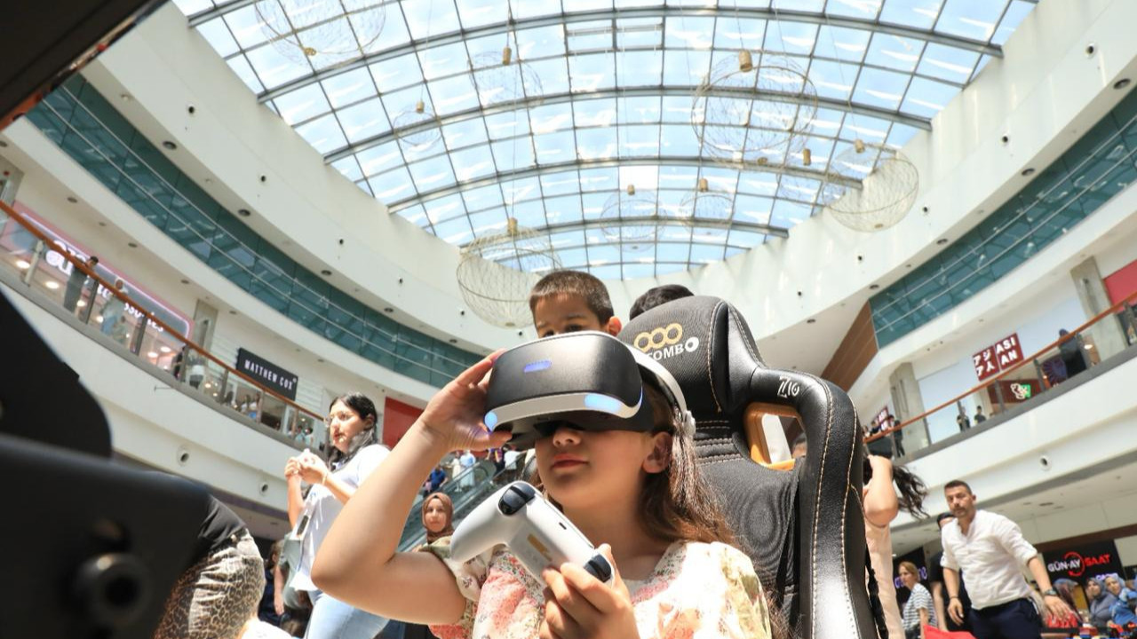 Keçiören Belediyesinden öğrencilere teknoloji dolu karne etkinliği