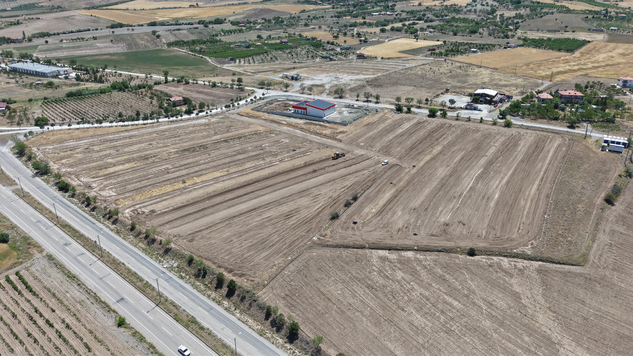 Kalecik Belediyesinden çiftçiye sahada destek!