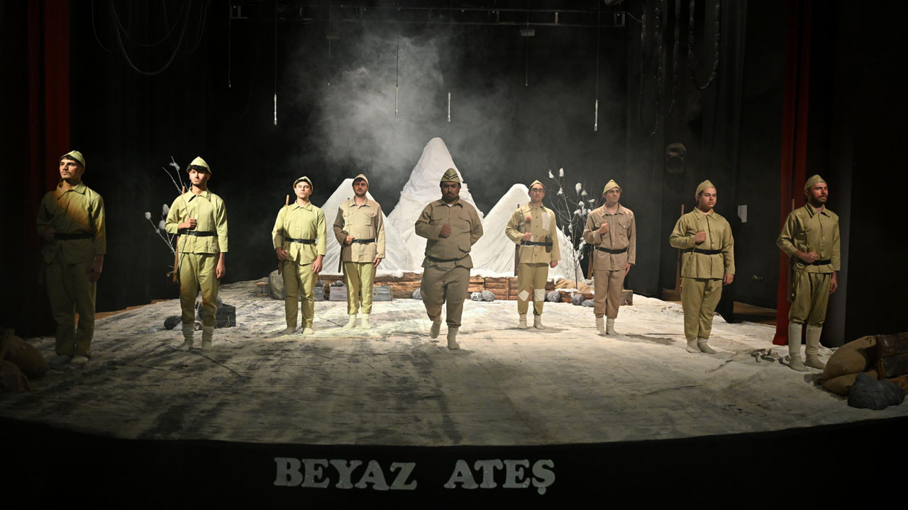 Altındağlı gençlerden tüyleri diken diken eden tiyatro performansı