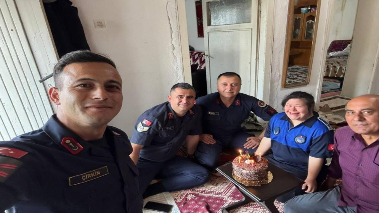 Kırşehir'de Jandarmadan Down Sendromlu Sıla'ya doğum günü jesti