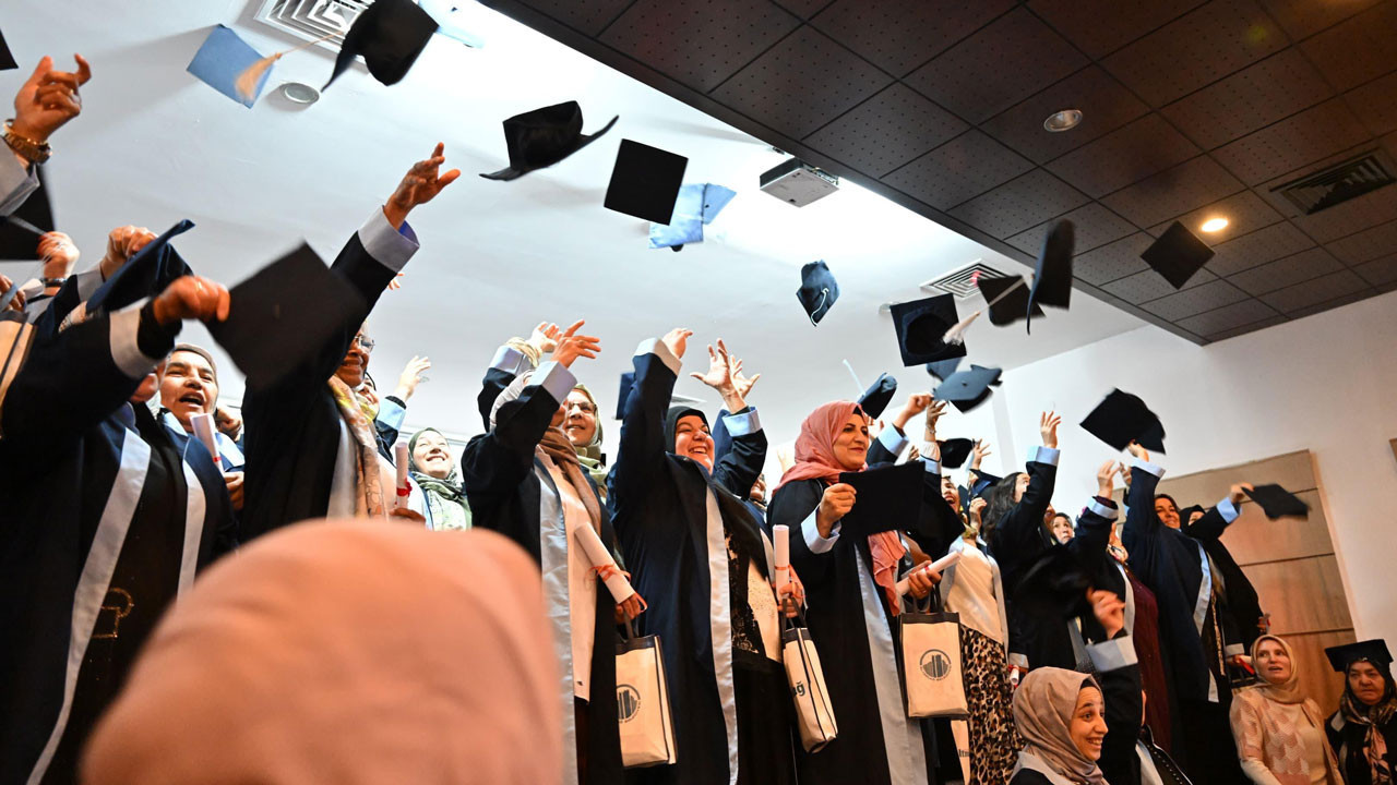 Altındağ’ın azimli kadınları mezuniyet coşkusu yaşadı