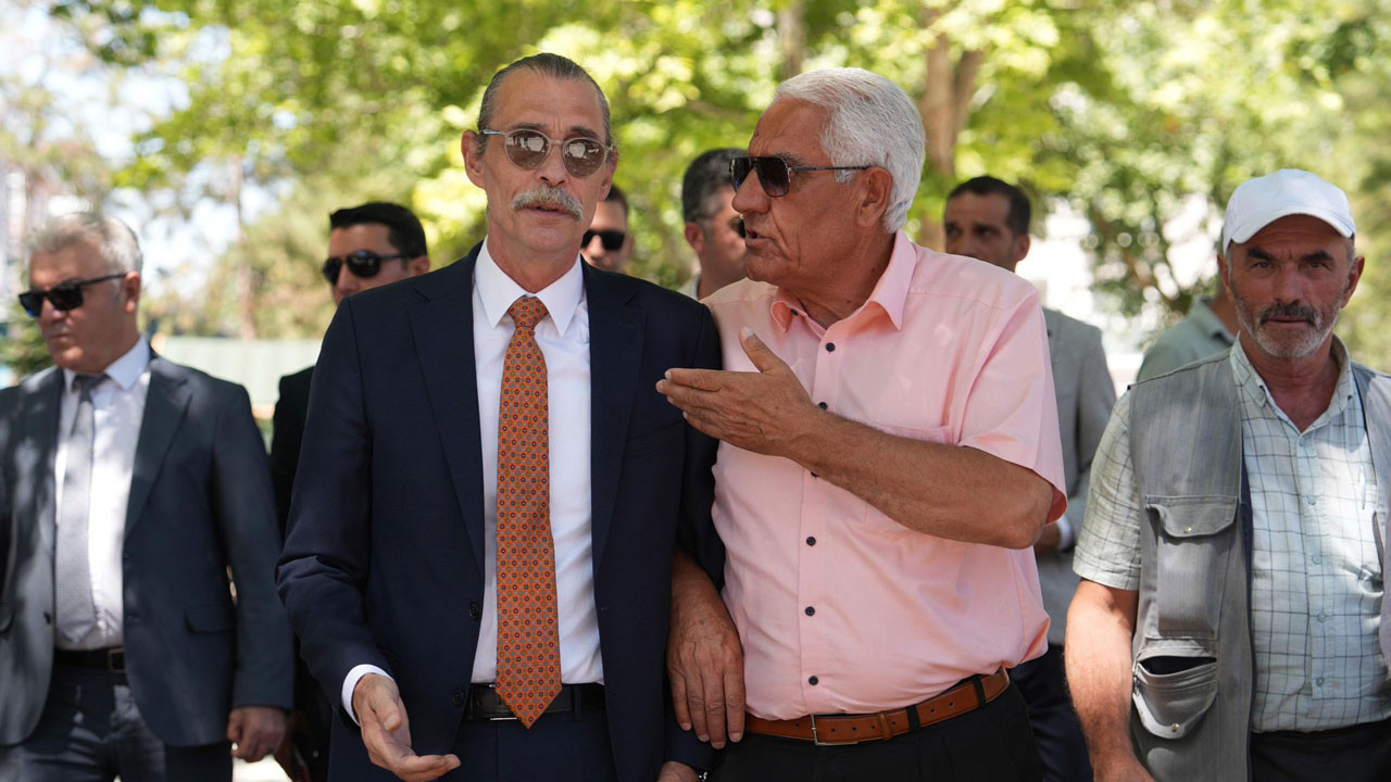 Başkan Beşikcioğlu park yenileme çalışmalarını yerinde denetledi