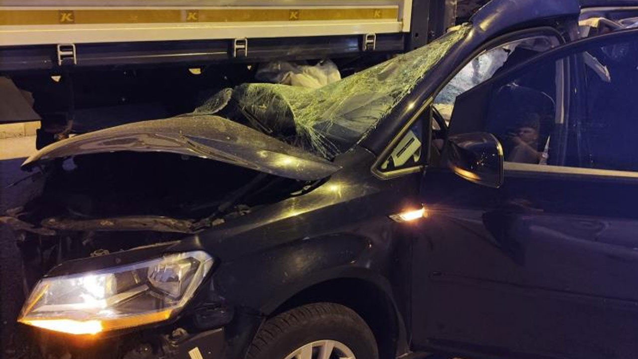 Çankırı’da feci kaza! Park halindeki kamyona araç çarptı: 2 ölü!