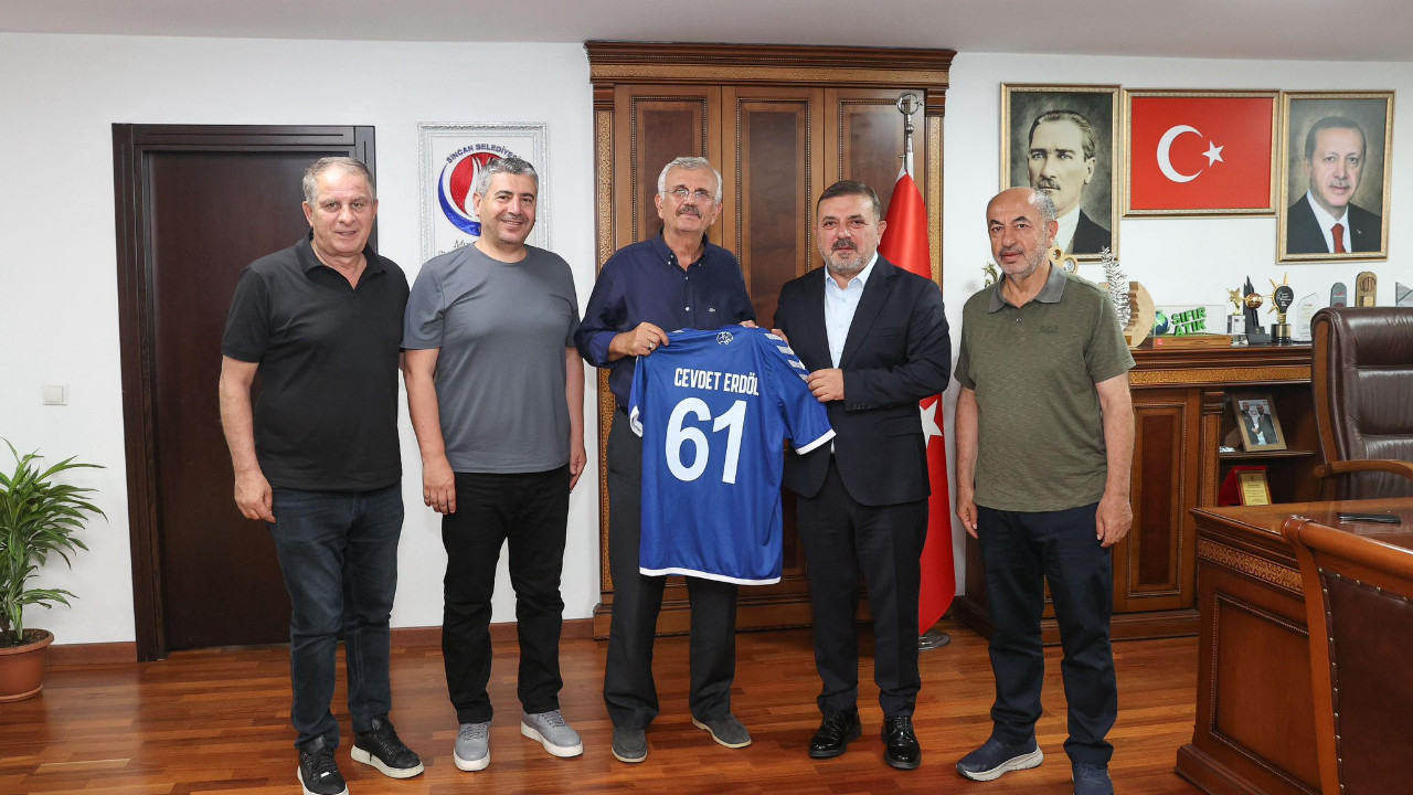 AK Parti Sincan İlçe Başkanı Özcan ve beraberindeki heyet, Sincan Belediye Başkanı Ercan'ı ziyaret etti