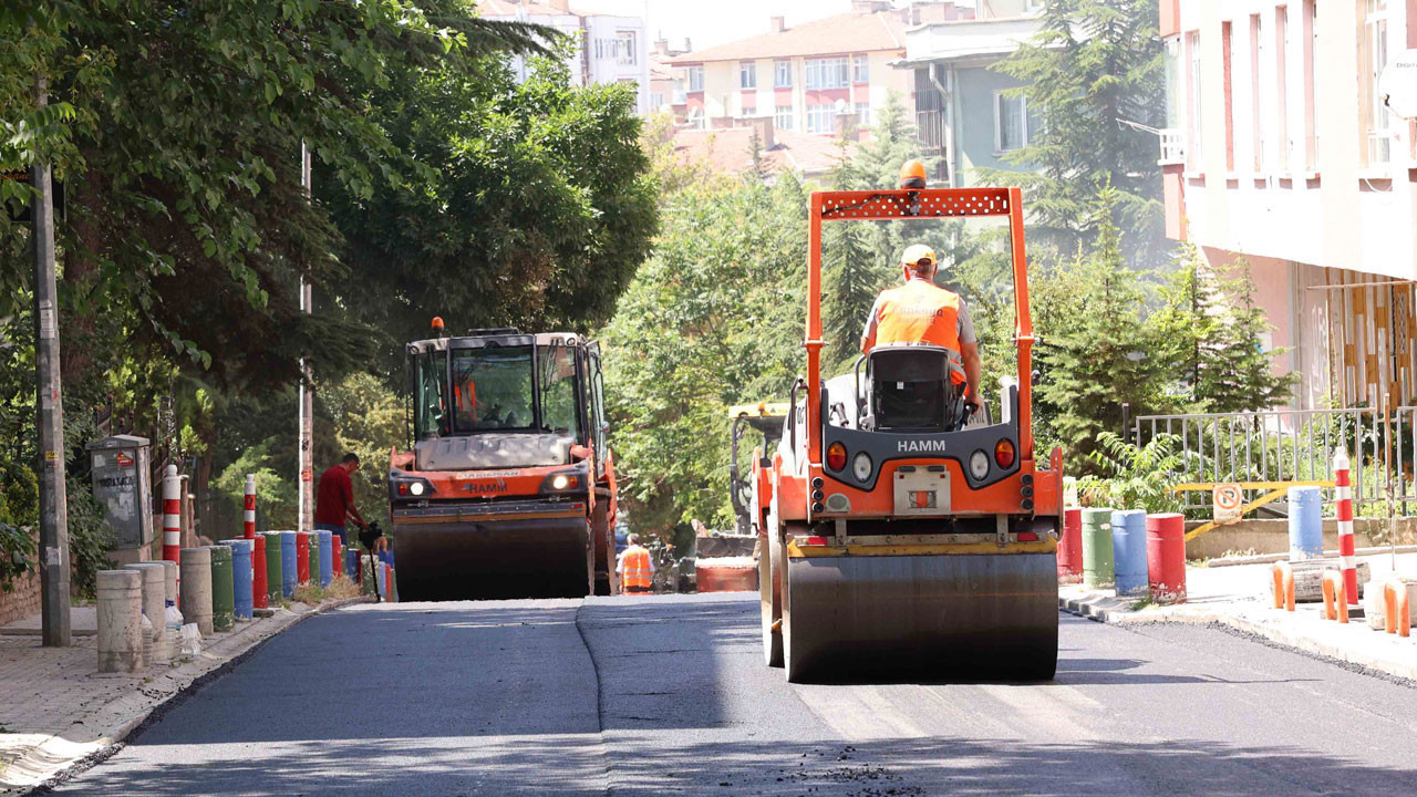 Çankaya’da yaz mesaisi: Asfalt çalışmaları hız kesmiyor