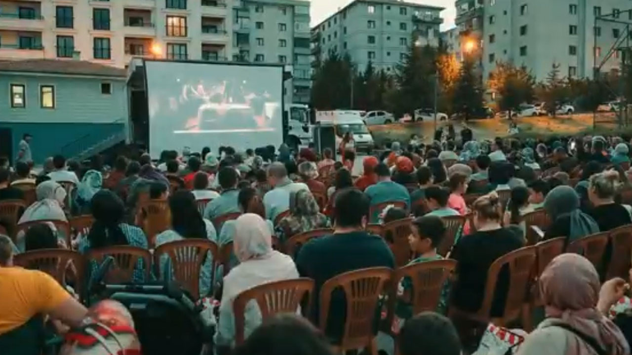 Yenimahalle’de yaz sineması başlıyor: Perde 'Bir Cumhuriyet Şarkısı'yla açılıyor