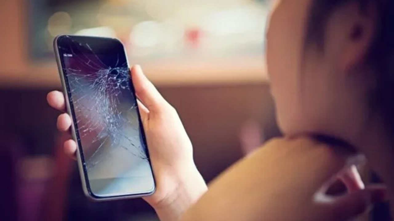 Telefon ekranı neden kalkar, düzeltilir mi, neden oluşur, ne ile yapıştırılır, ne kadar sürede kurur?