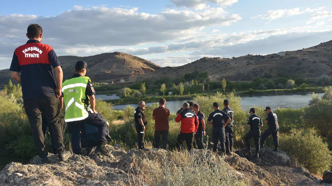 Kırıkkale’de Kızılırmak’a atlayan genç kayboldu! Arama çalışmaları başlatıldı