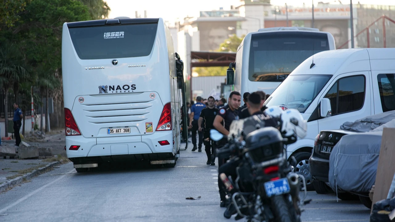 İzmir'deki yolsuzluk soruşturmasında Tunç Soyer'le 60 kişi tutuklandı
