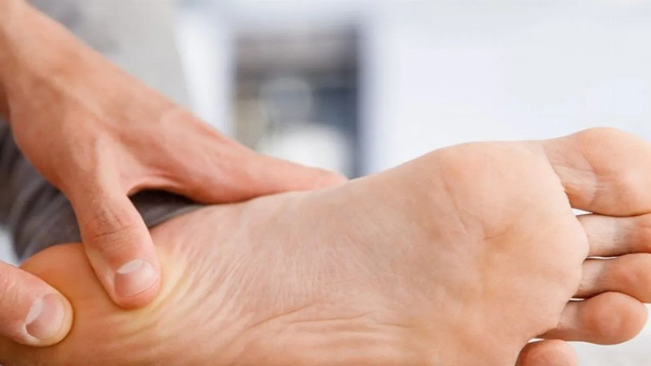 Ayakta iltihap neden olur?