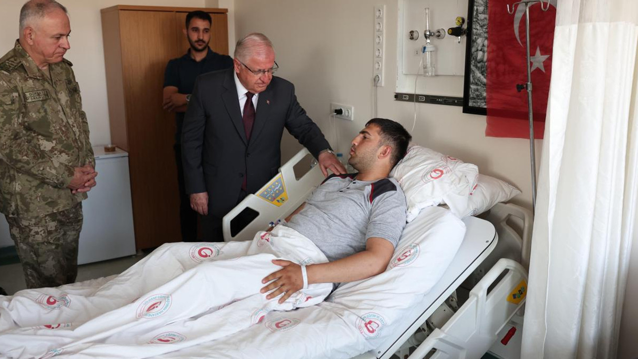 Bakan Güler, metan gazından zehirlenen askerleri Ankara'da ziyaret etti