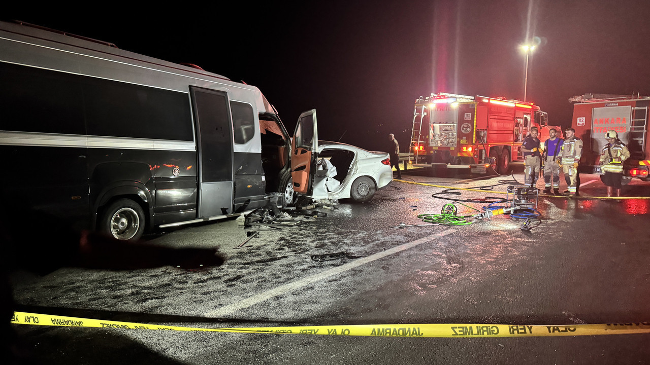 Ankara Sincan'da otomobil ile minibüs çarpıştı: 1 ölü 1 yaralı