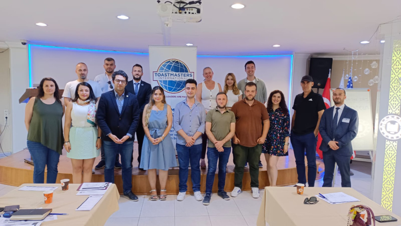 Ankaralılar İngilizce konuşarak hem sahne korkusunu yeniyor hem liderlik becerisi kazanıyor