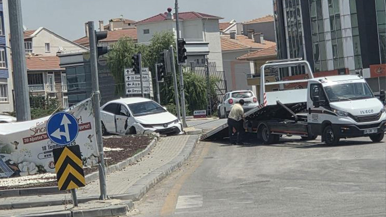 Sincan’da zincirleme kaza! Biri ABB personeli 3 kişi yaralandı