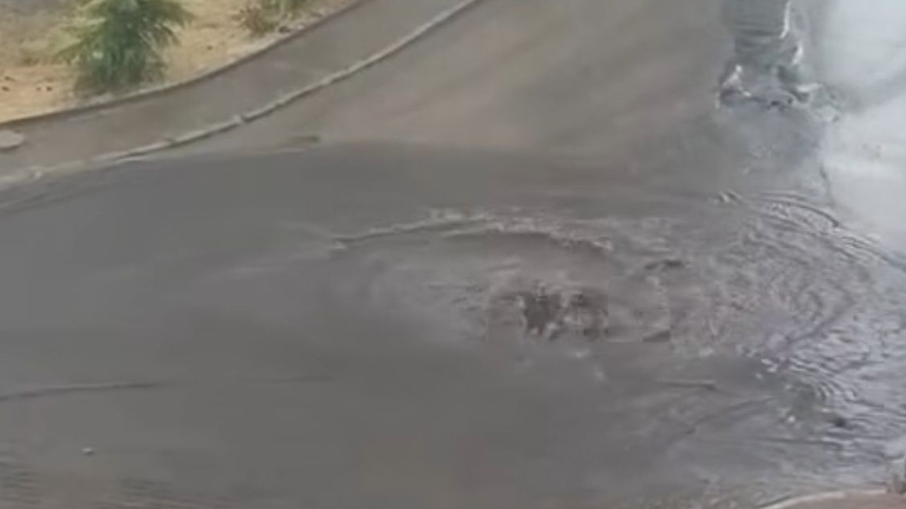 Kızılcahamam'da şiddetli yağmur rögarı patlattı!