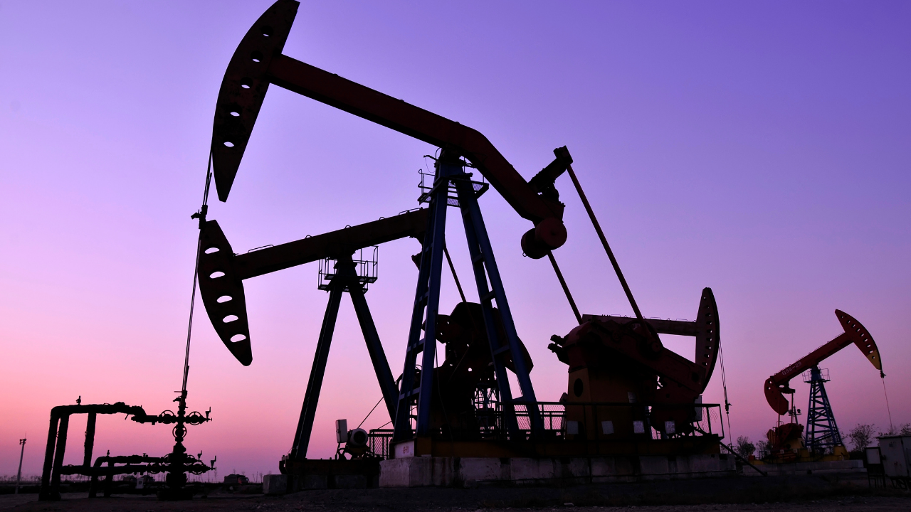 Brent petrol 68 dolara geriledi: Enflasyon ve stoklar fiyatları düşürdü