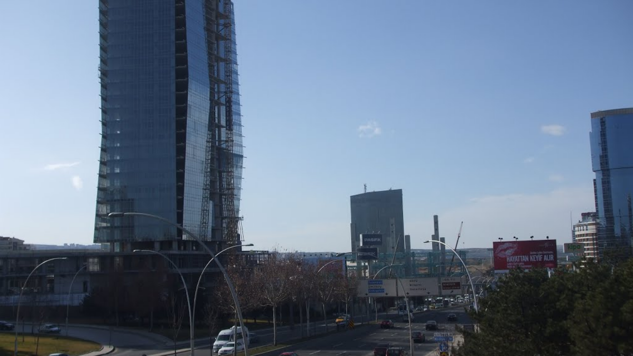 Ankara Çankaya'da depolu dükkan fırsatı!