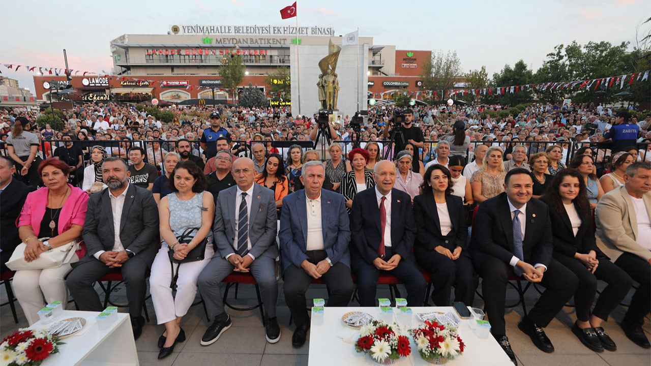 Muharrem ayında anlamlı buluşma: Yavaş ve Yaşar’dan aşure lokması