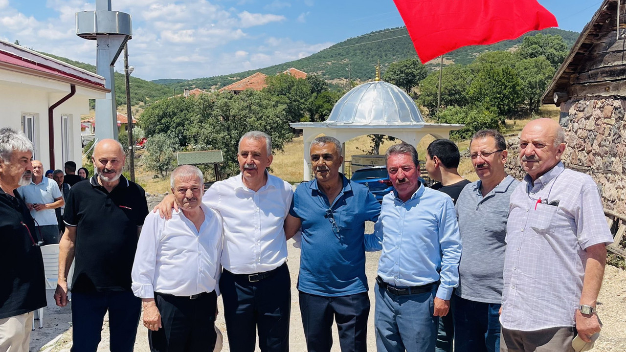 Başkan Adem Ceylan dernek toplantısında hemşehrileriyle buluştu