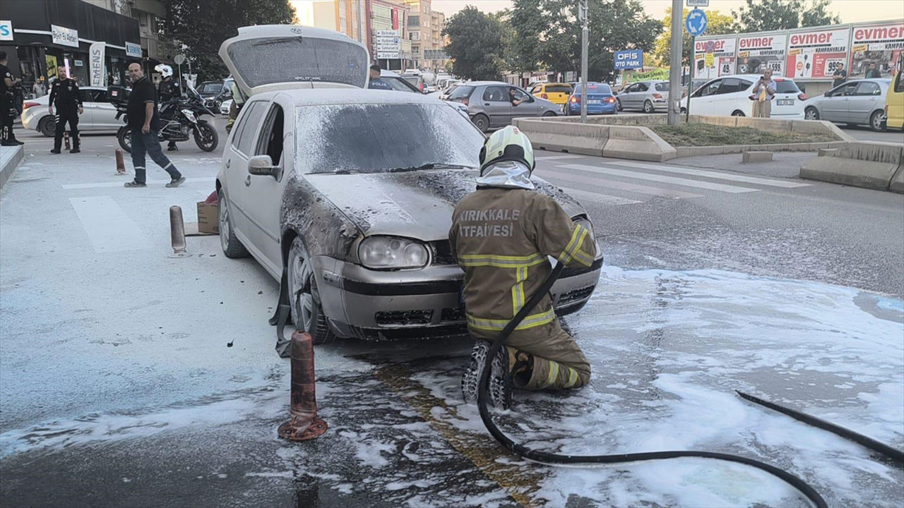 Kırıkkale’de seyir halindeki otomobil alev aldı!