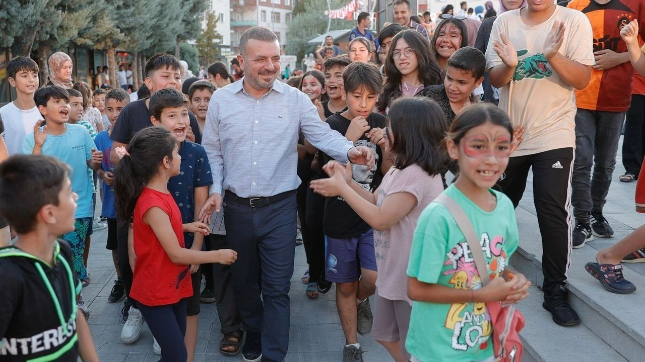 Sincan’da mahalle şenliğiyle çocuklar unutulmaz bir gün geçirdi