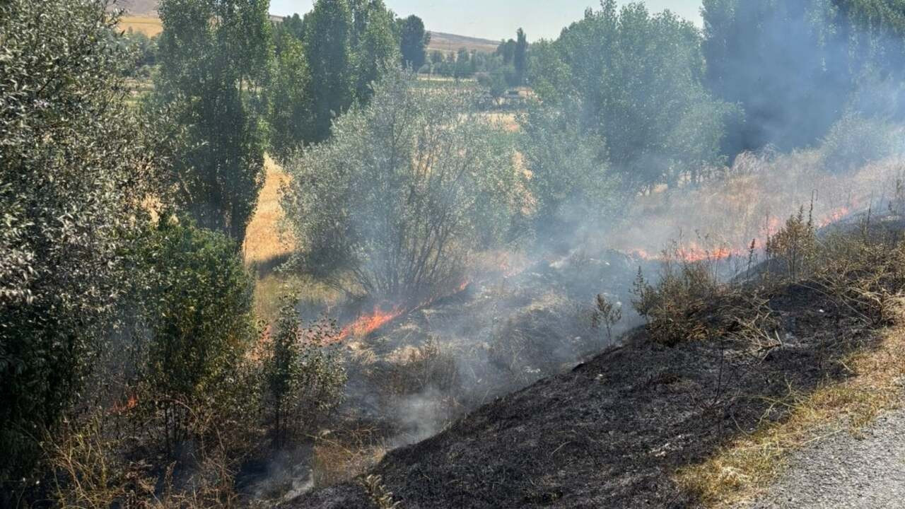 Yozgat’ta anız yangını hem tarlayı hem de vatandaşların yüreğini yaktı