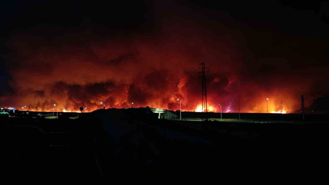 Afyon - Ankara yolunda korkutan yangın