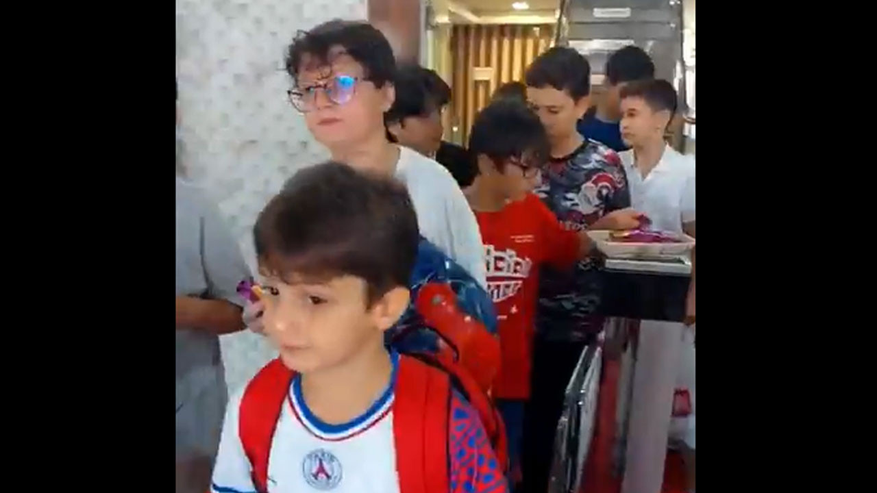 Etimesgut'ta Kur’an kursu öğrencileri yüzme havuzunda buluştu