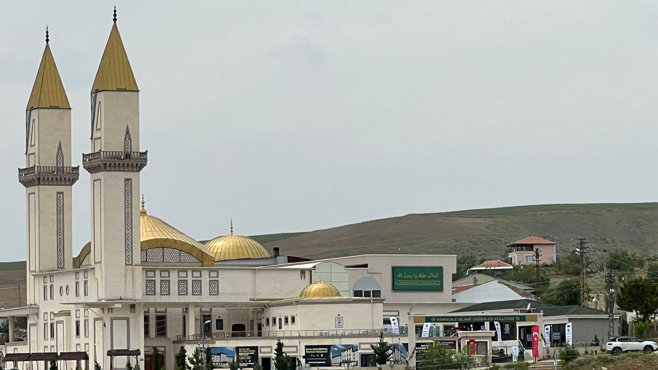 Kırıkkale İslami Değerler Külliyesine Ziyaretçi akını: Türkiye’nin manevi buluşma noktası