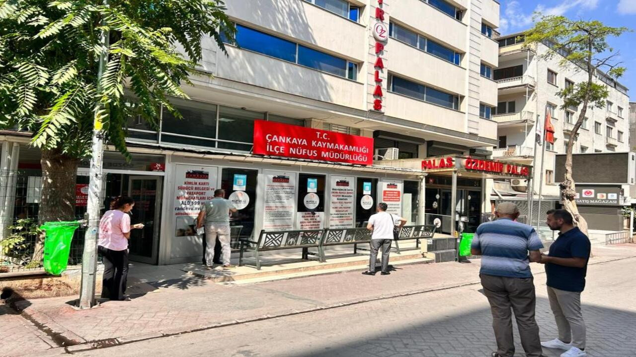 Çankaya Nüfus Müdürlüğünde son gün yoğunluğu