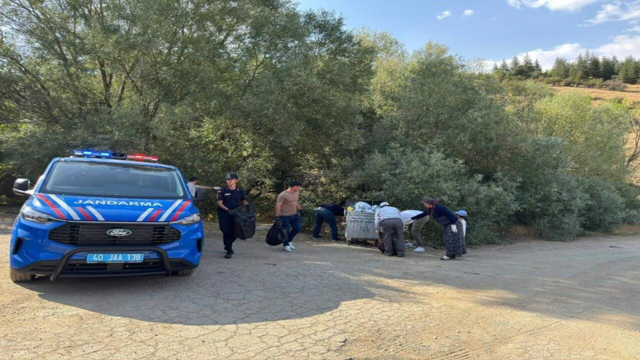 Kırşehir'de orman yangınına imece usulü önlem: 150 kilogram atık toplandı